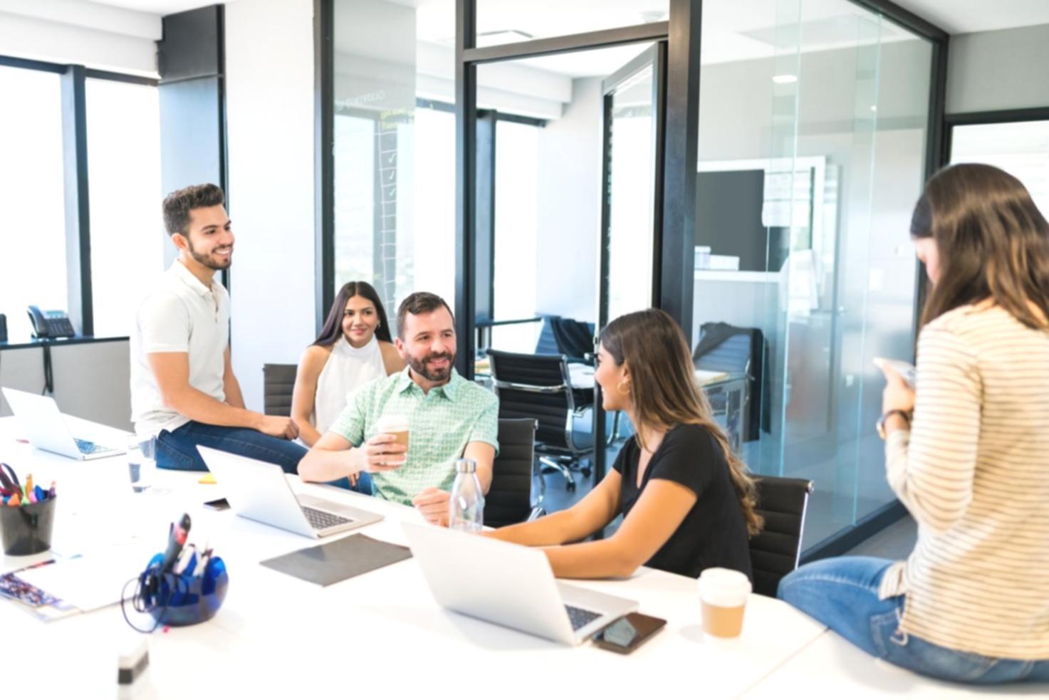 Espacio de trabajo colaborativo donde se desarrollan programas educativos financieros