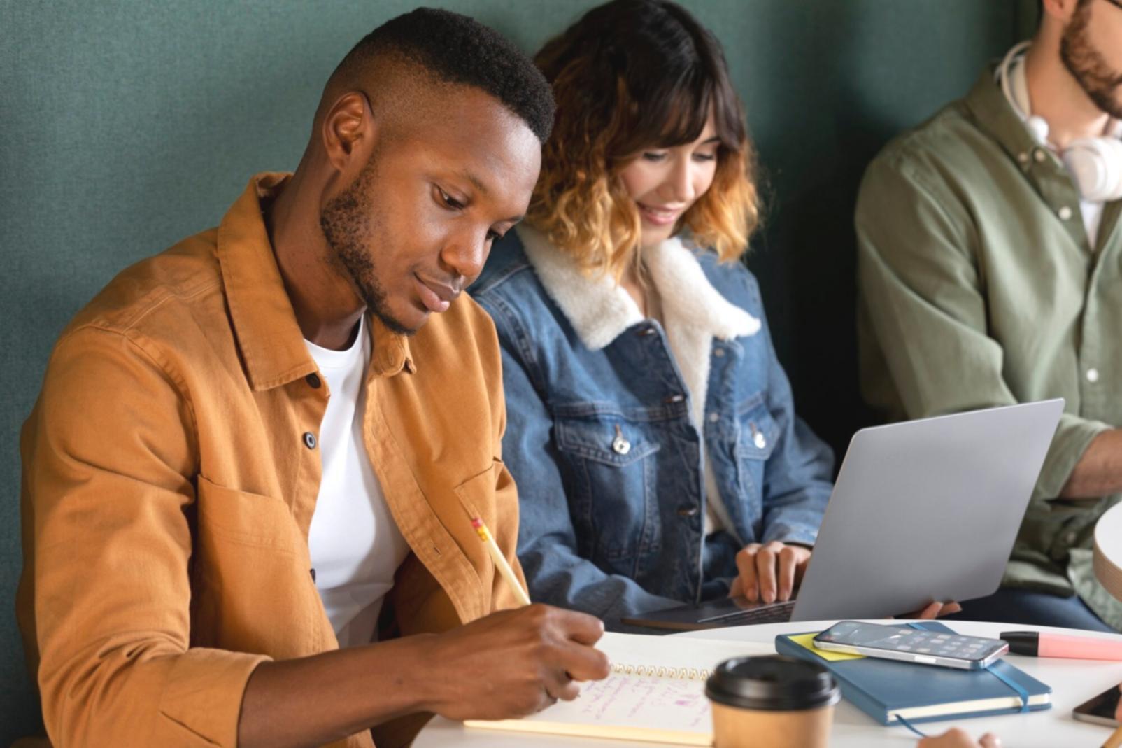 Pruebas prácticas con grupos piloto antes del lanzamiento oficial